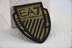 ट्विल मुद्रित 1 मिमी धोने योग्य कपड़े के लेबल कस्टम सिलिकॉन लोगो