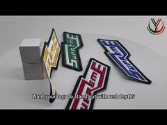 देखें कि उभरे हुए लोगो के साथ टीपीयू एम्बॉस्ड दो रंग के हीट ट्रांसफर कपड़े के लेबल क्यों चुनें