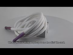 आपके लिए अनुकूलित लोचदार ड्रॉस्ट्रिंग कॉर्ड नवीकरणीय काला खोखला रेशम स्क्रीन ड्रॉप सिलिकॉन टिप के साथ