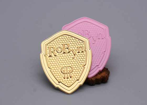 कपड़ों के लिए कस्टम डिग्रेडेबल टीपीयू बैज मोल्डिंग हीट एम्बॉस्ड लोगो