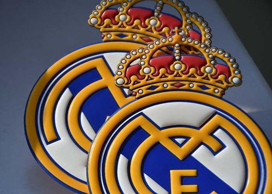 गारमेंट्स के लिए कस्टम डिग्रेडेबल टीपीयू एम्बॉस्ड लोगो हीट ट्रांसफर लेबल