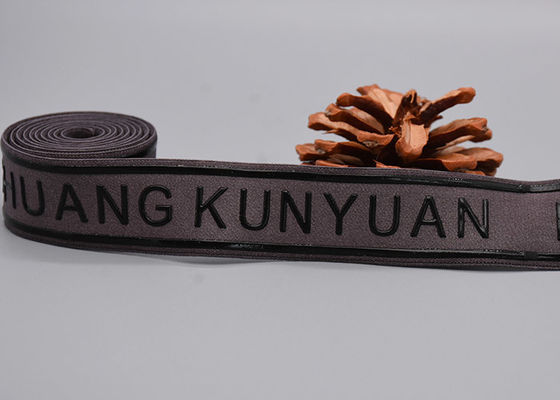 गारमेंट्स कस्टम मुद्रित चमकदार सिलिकॉन लोगो के साथ गैर पर्ची लोचदार बैंड का उपयोग करें