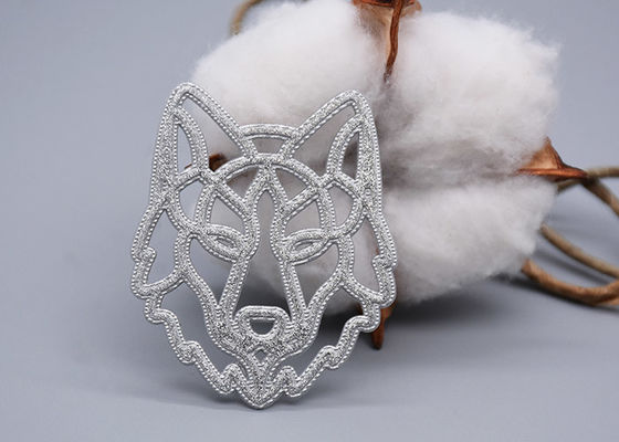 कपड़ों के लिए सिंगल कलर कस्टम चमकदार सिलिकॉन हीट ट्रांसफर लेबल