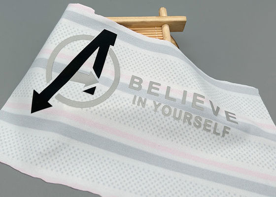 कपड़ों के लिए कस्टम रिफ्लेक्टिव सिल्वर लोगो हीट ट्रांसफर लेबल