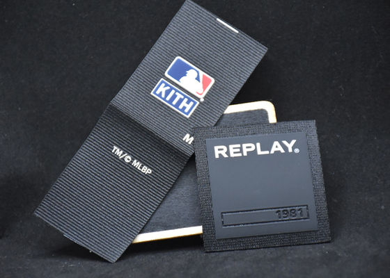 एसजीएस सिलिकॉन रबर लोगो स्टिकर 3 सेमी रीसायकल पॉलिएस्टर टेप पर